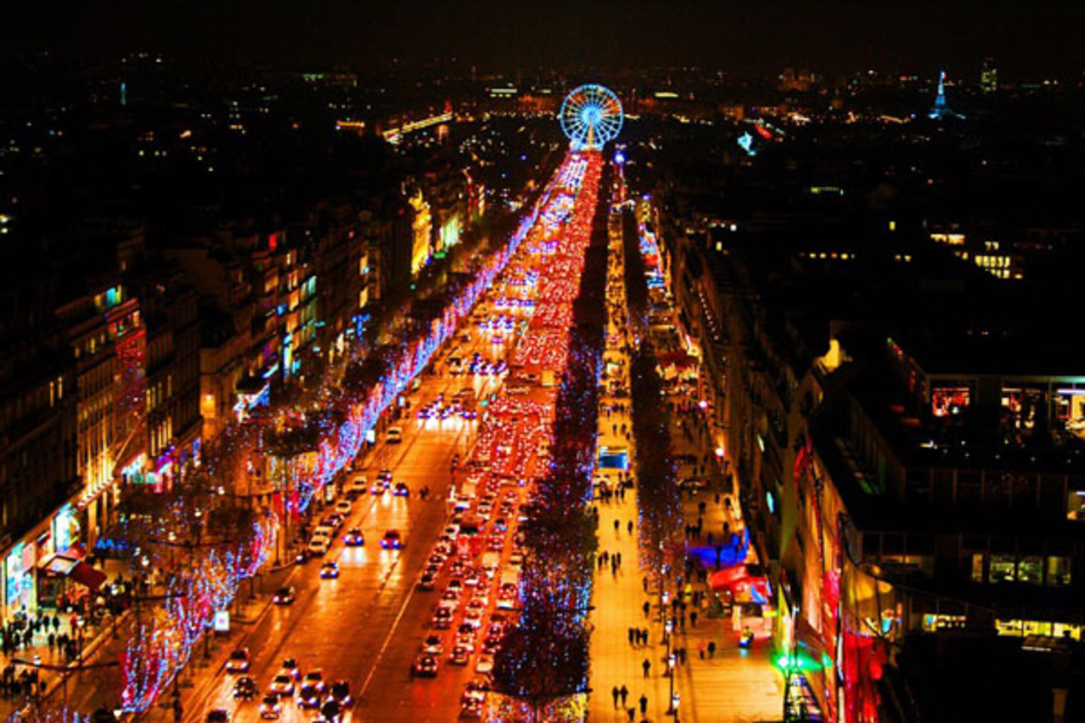 Dai-lo-anh-sang-Champs-Elysees